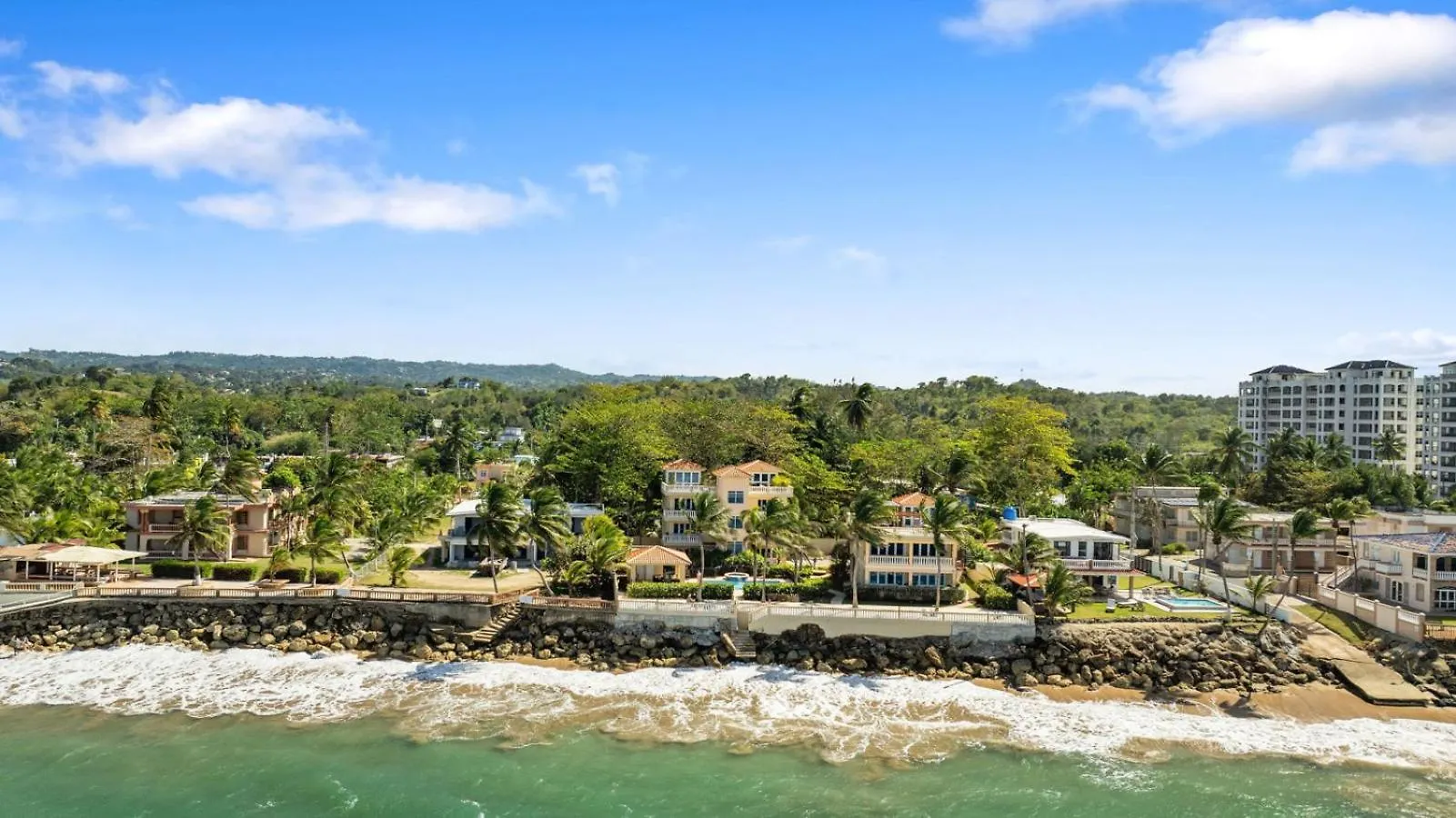 Beachfront Getaway At Ocean View Castle Condo 阿瓜达 0*,  波多黎各