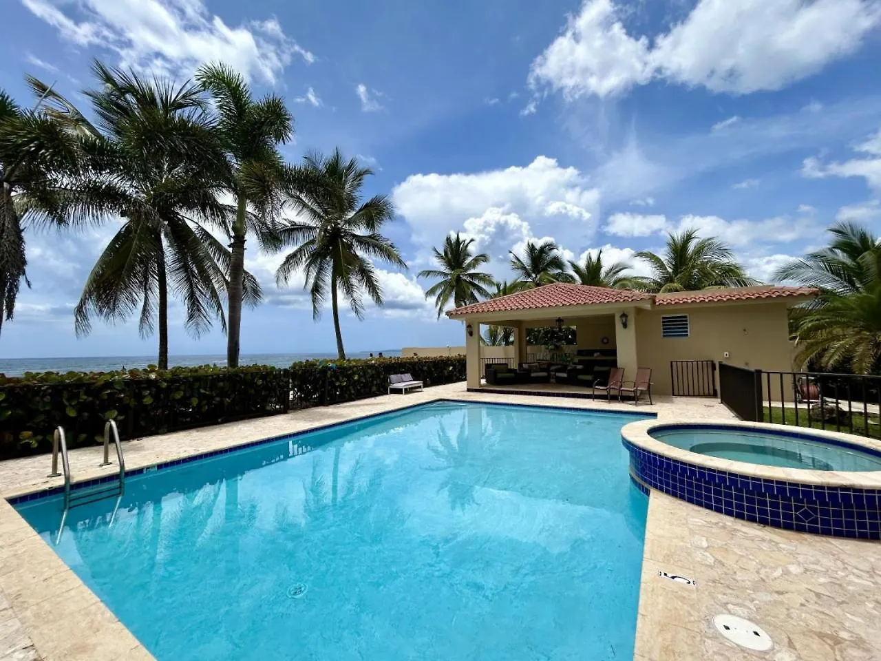 Beachfront Getaway At Ocean View Castle Condo 阿瓜达 公寓