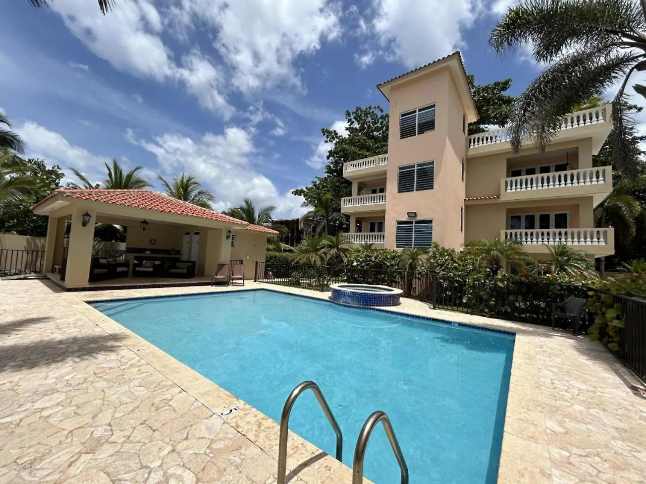 Beachfront Getaway At Ocean View Castle Condo联系方式